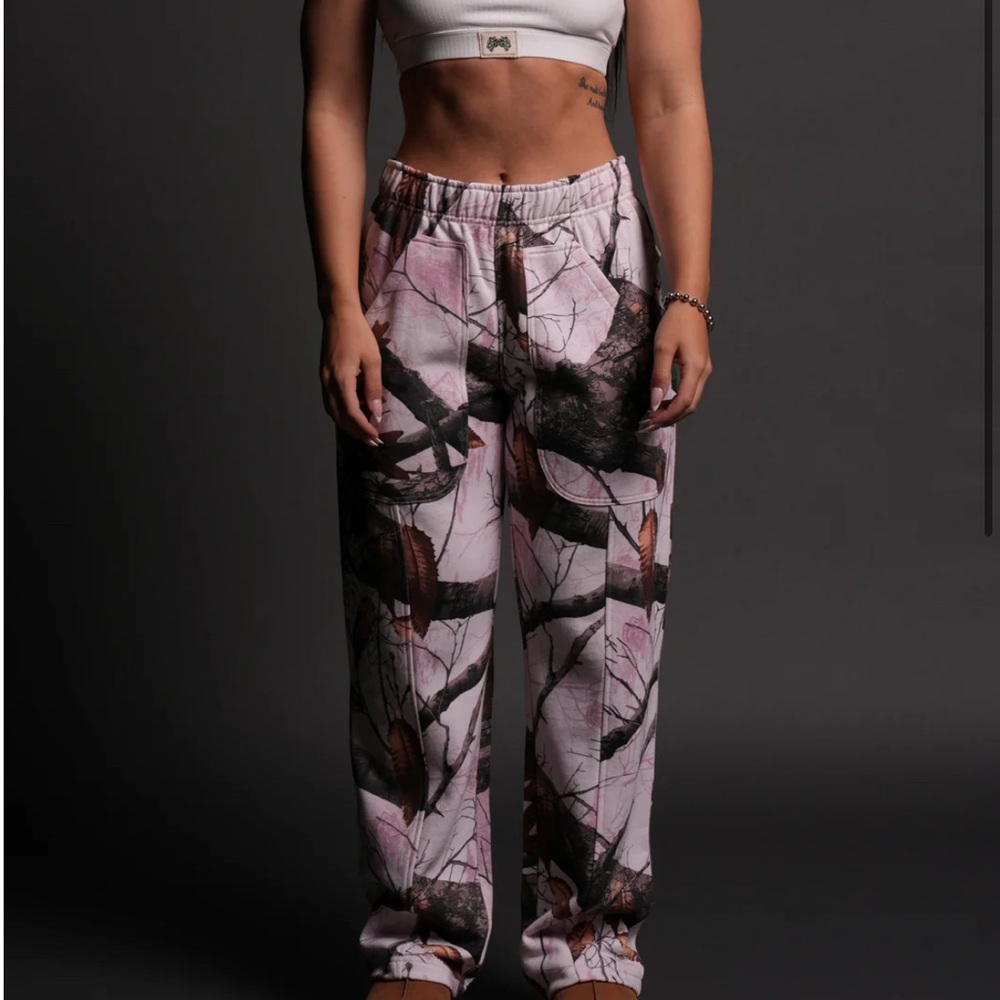 DUAL SHE WRATH SWEATS IN BROWN/LIGHT MAUVE WOODLAND CAMO